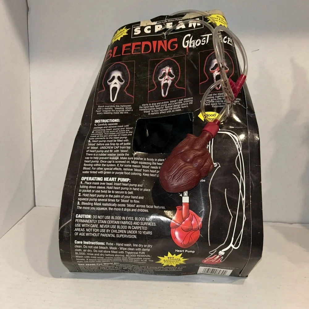 Vintage 1997 Scream‎ Ghost Face Bleeding Halloween Mask with Blood Heart Pump C2